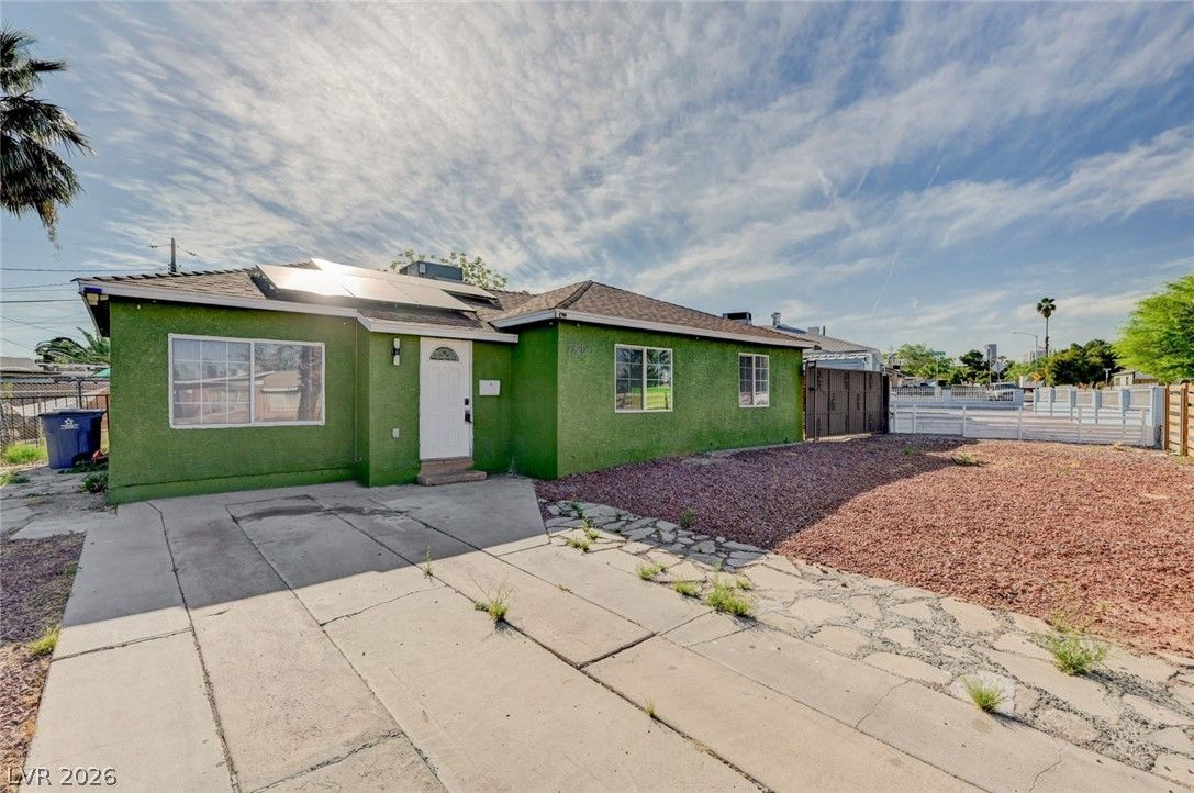 1720 East Carson Avenue — photo 4