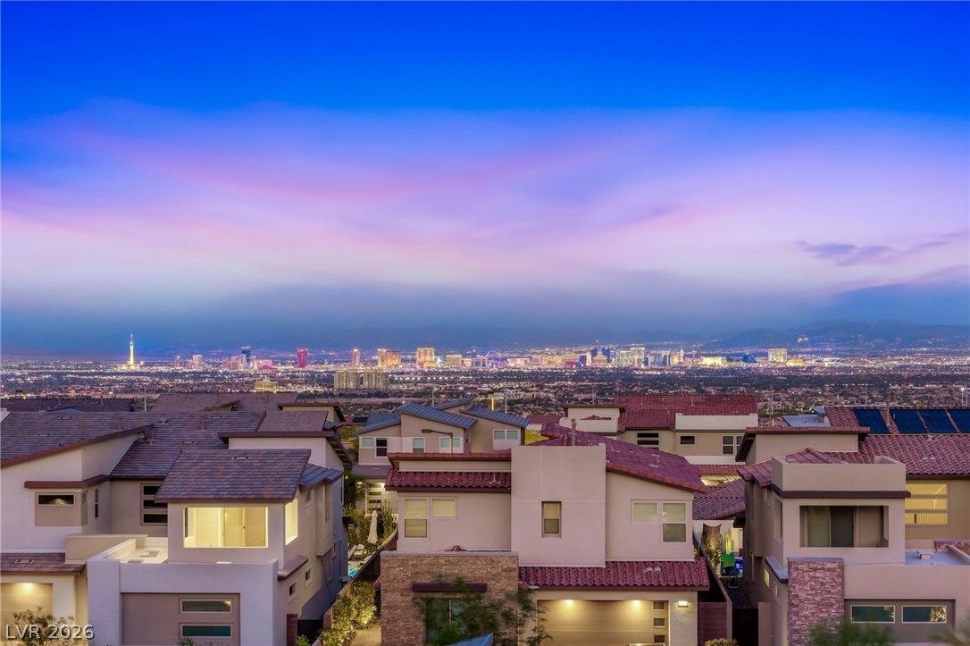 424 Crown Mesa Avenue — photo 2