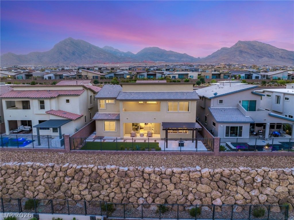 424 Crown Mesa Avenue — photo 3