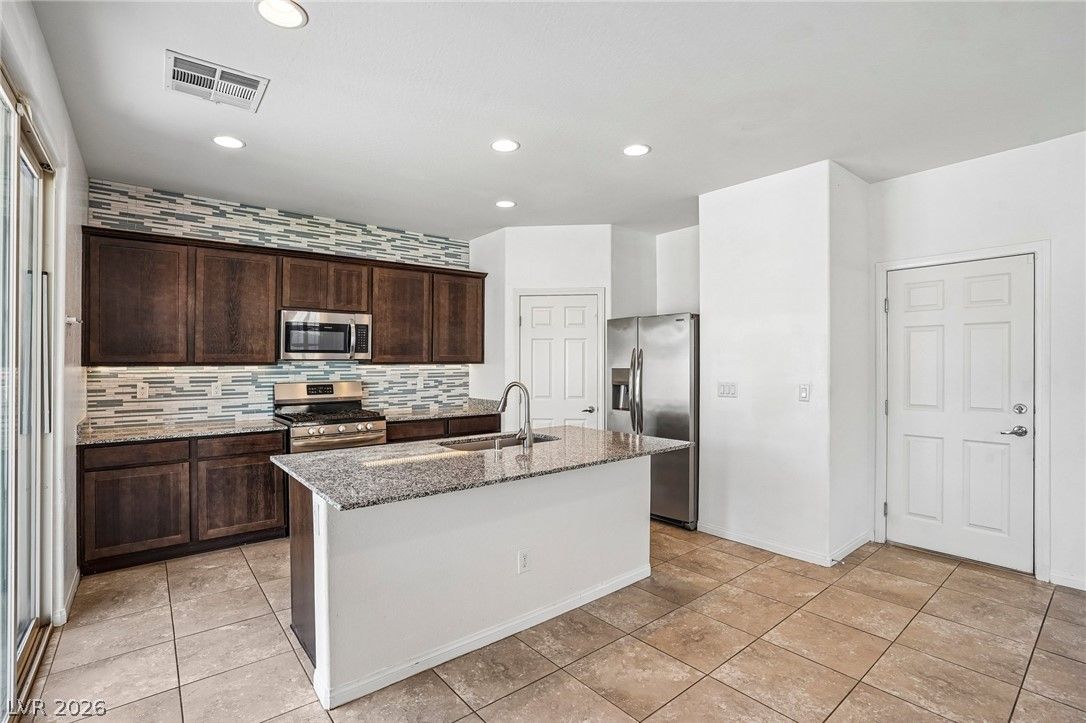 5852 Beluga Bay Street — photo 4