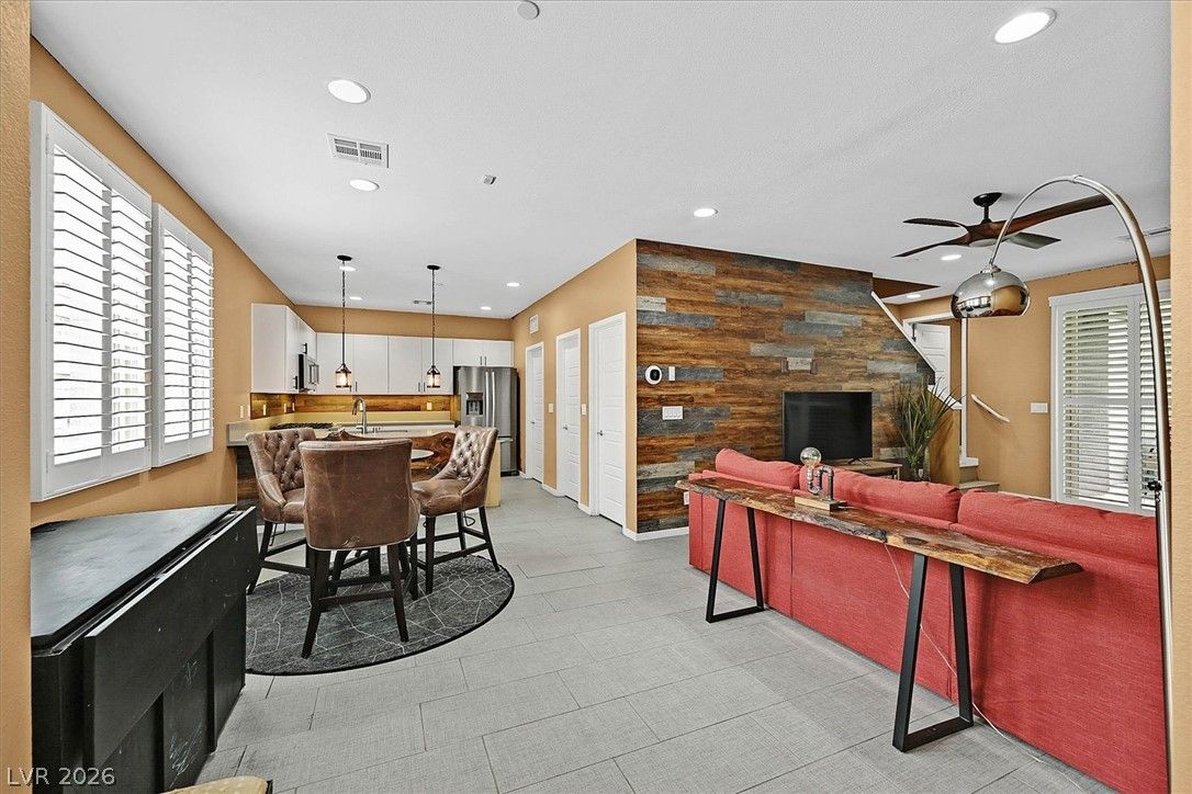 11257 Rainbow Peak Avenue 209 — photo 3