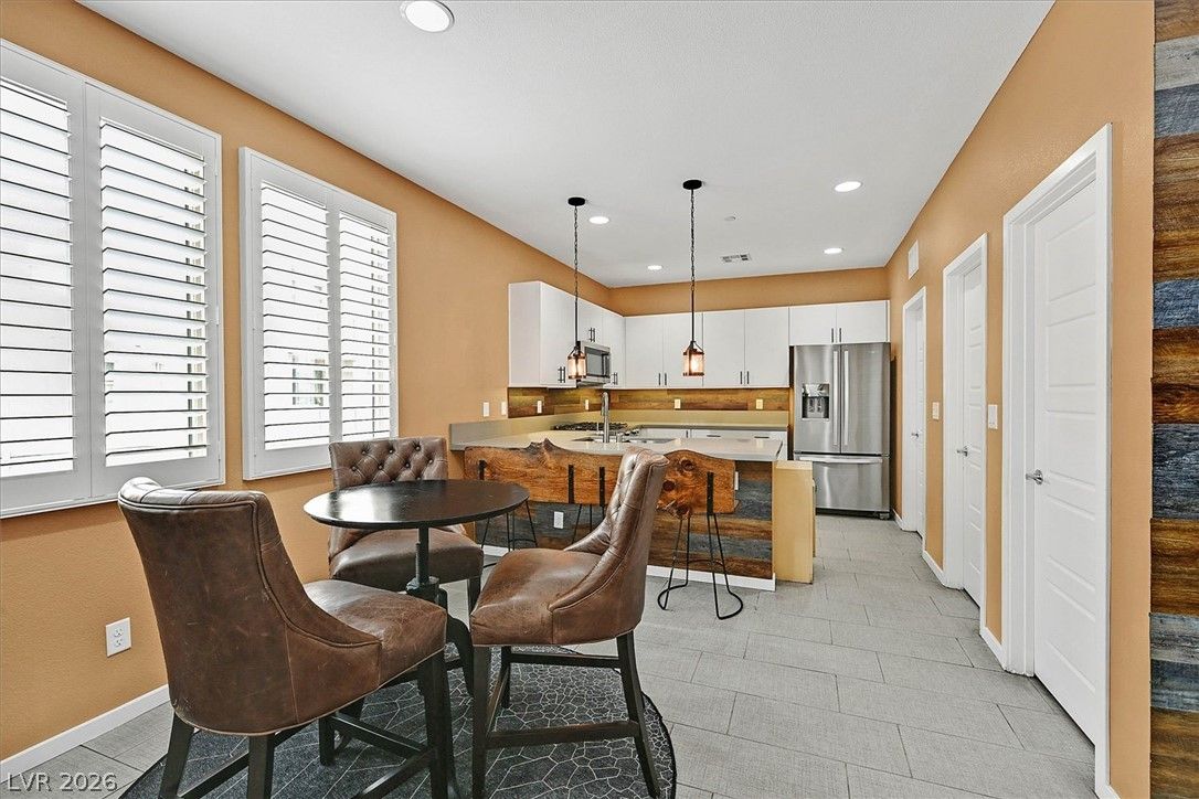11257 Rainbow Peak Avenue 209 — photo 4