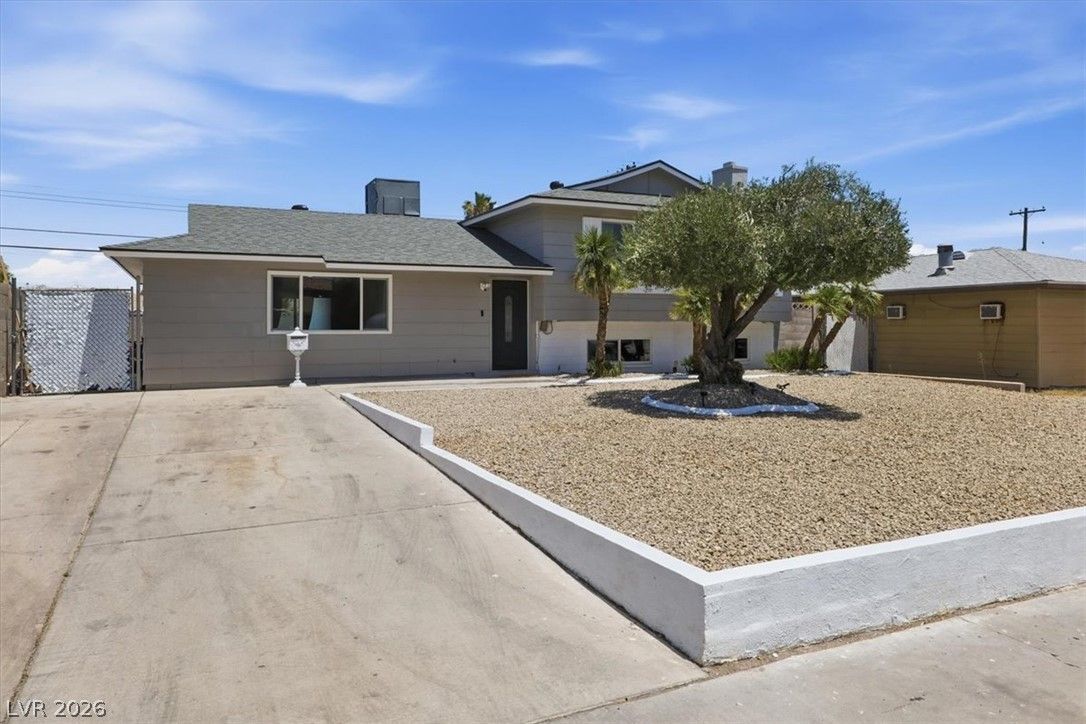 6252 Clarice Avenue — photo 5 of 36