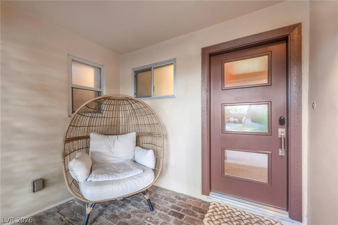 2916 Colanthe Avenue — photo 4