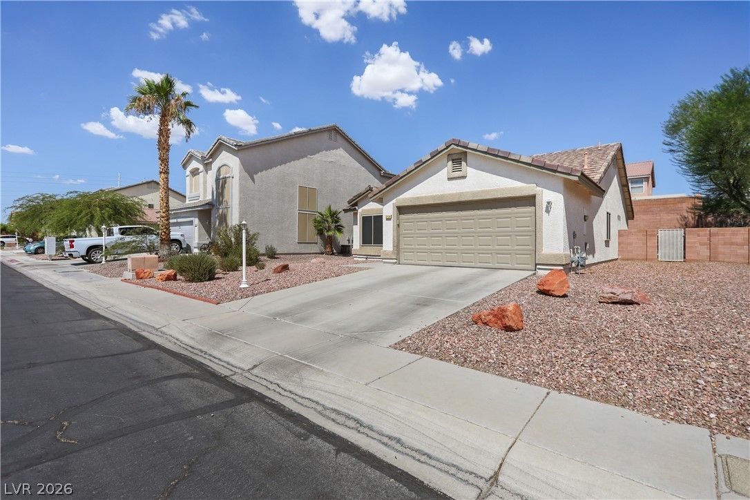 2724 Knoll Point Street — photo 3 of 31