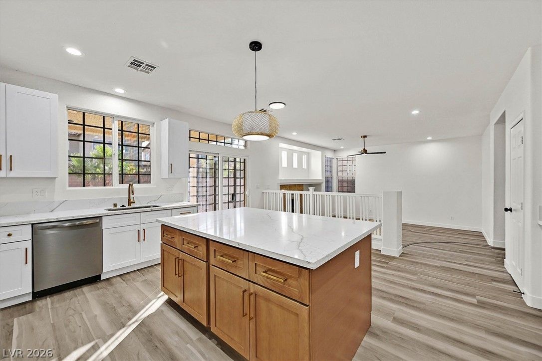 7049 Pink Flamingos Place — photo 4
