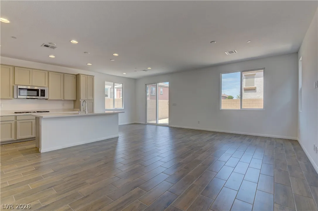 5174 Olga Manor Avenue — photo 3