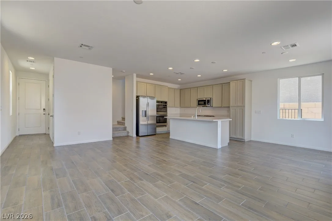 5174 Olga Manor Avenue — photo 4