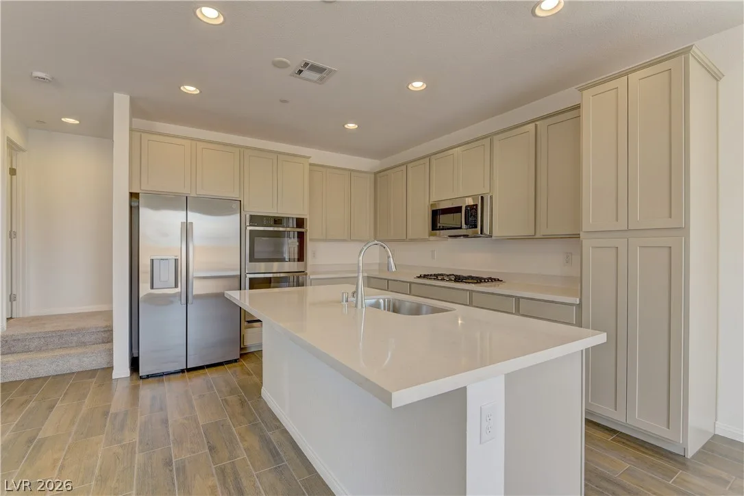 5174 Olga Manor Avenue — photo 5