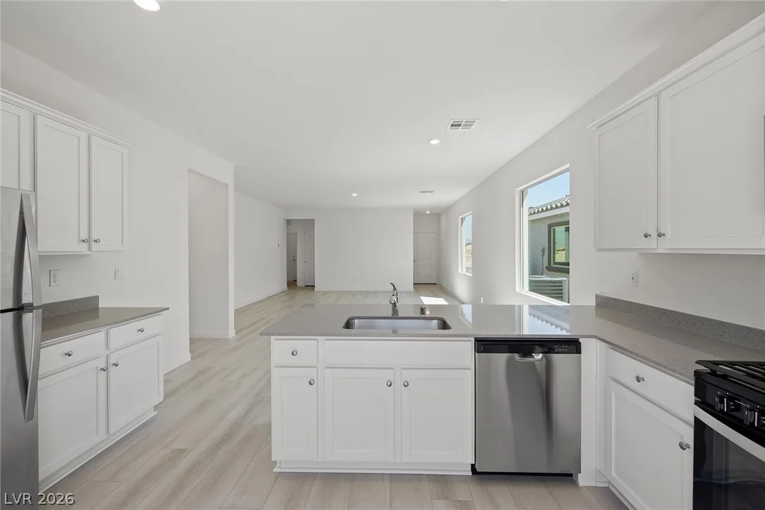 6745 Magnolia River Avenue — photo 3