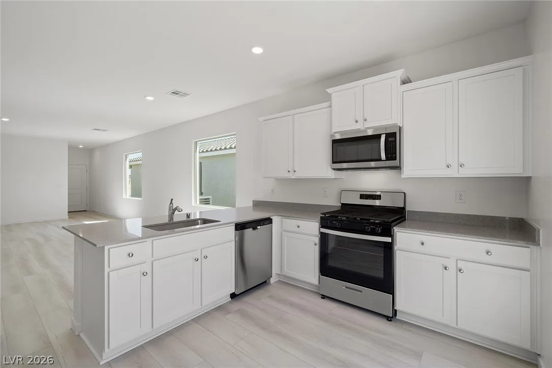 6745 Magnolia River Avenue — photo 4
