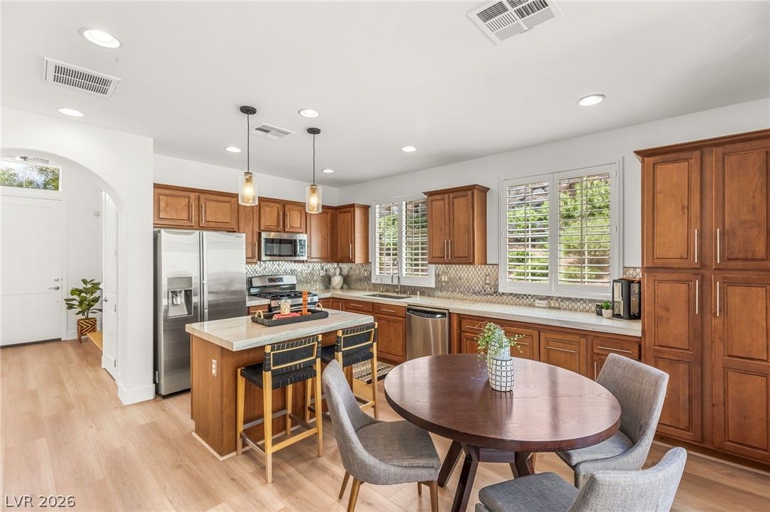 11392 Corsica Mist Avenue — photo 4 of 26