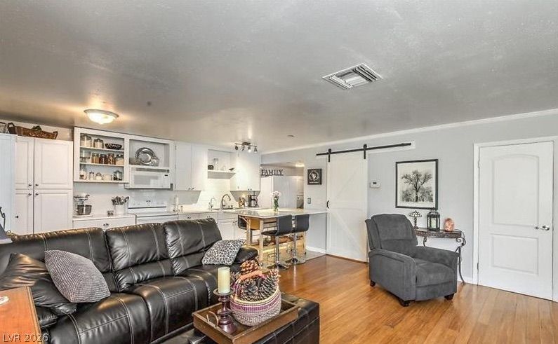 1454 Elizabeth Avenue 2 — photo 5 of 19