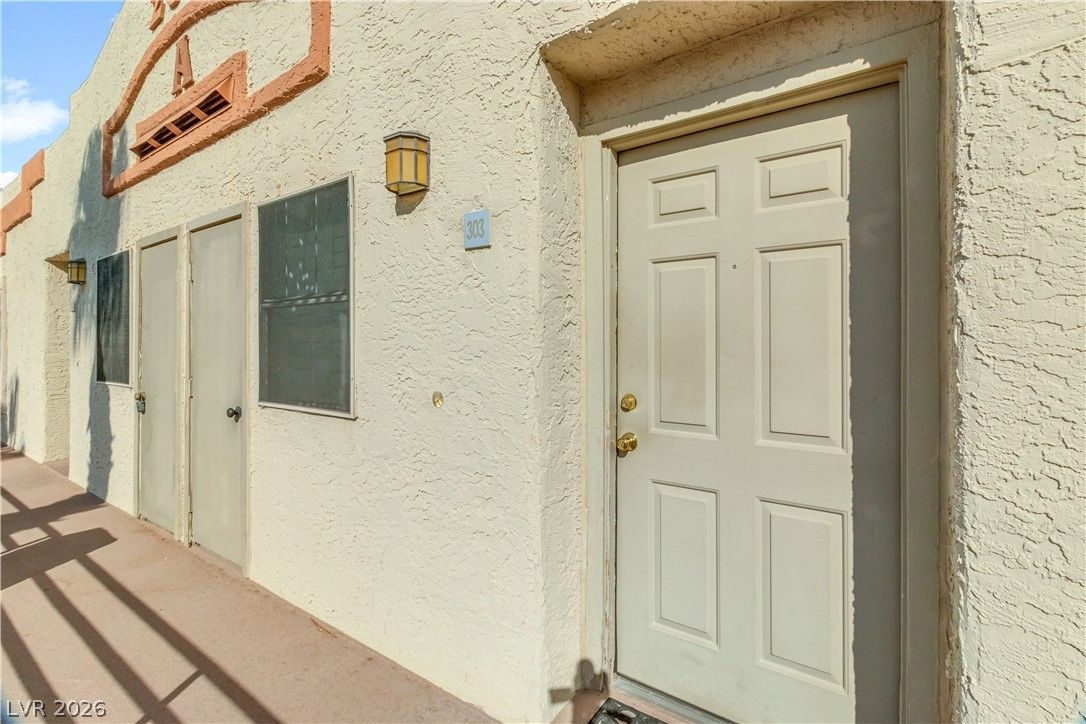2004 Mesquite Lane 303 — photo 3