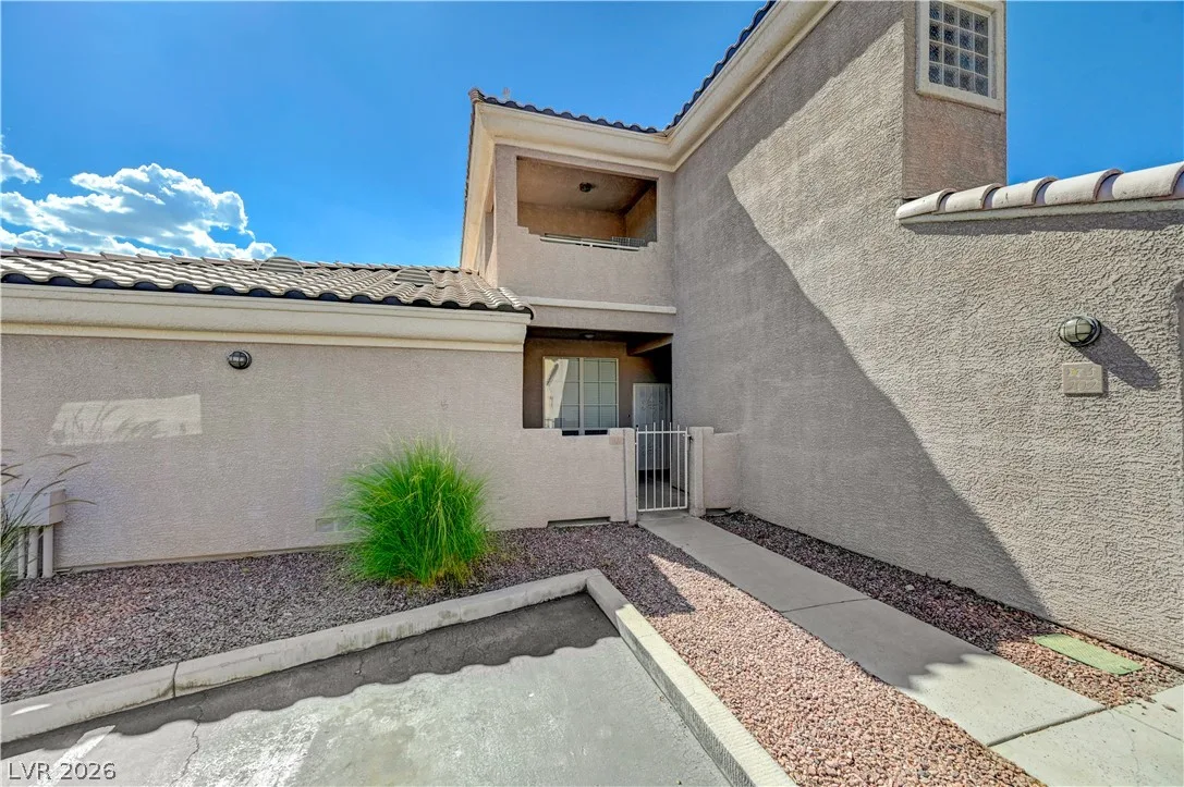 6908 Cobre Azul Avenue 102 — photo 4