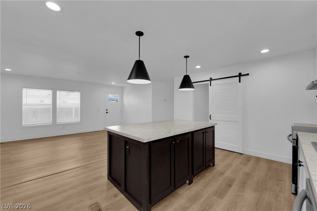 2253 Clinton Lane — photo 4