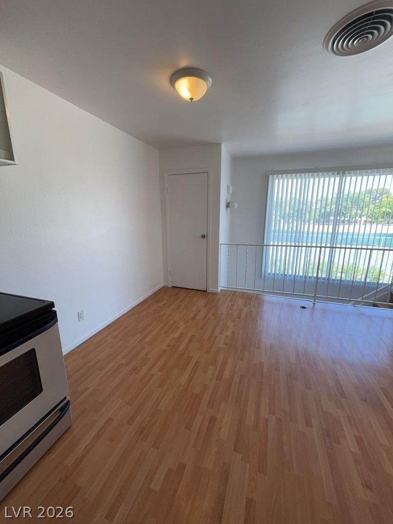 1377 Lorilyn Avenue 4 — photo 3 of 13