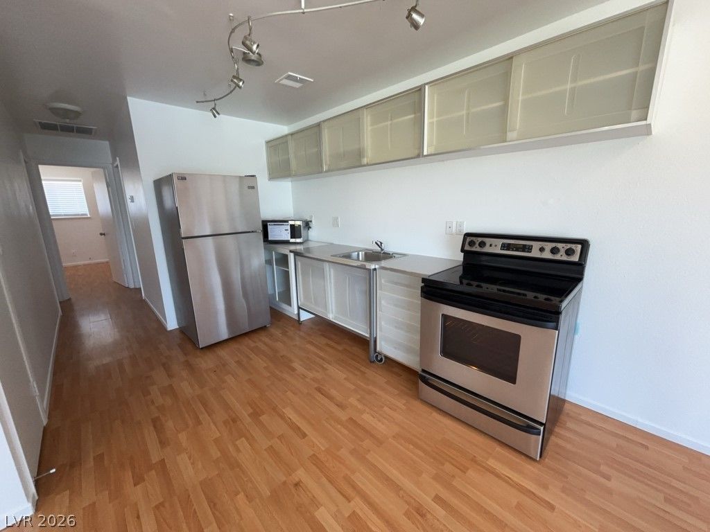 1377 Lorilyn Avenue 4 — photo 4 of 13