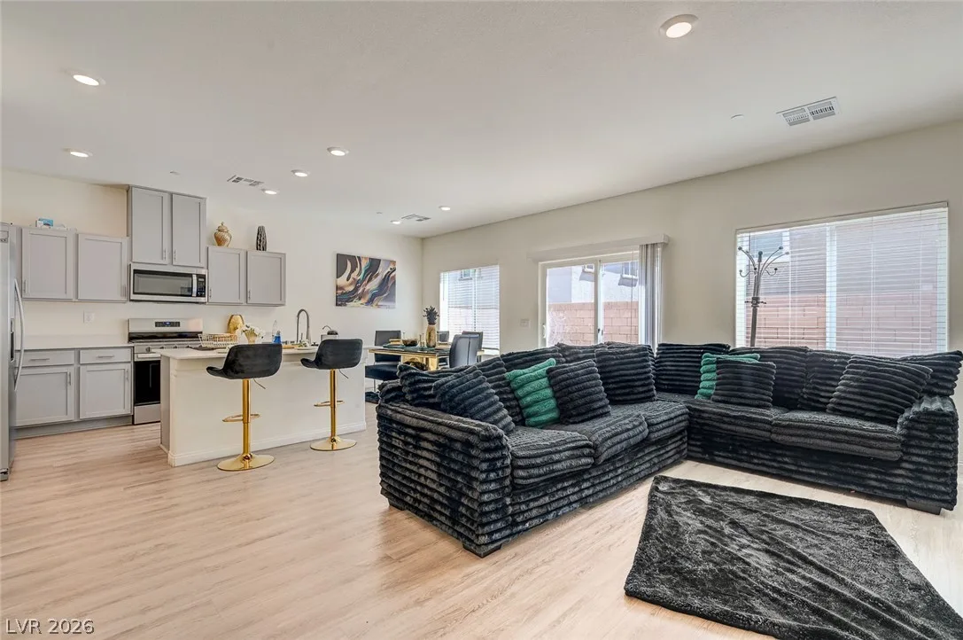 9946 Indigo Cliffs Street — photo 4