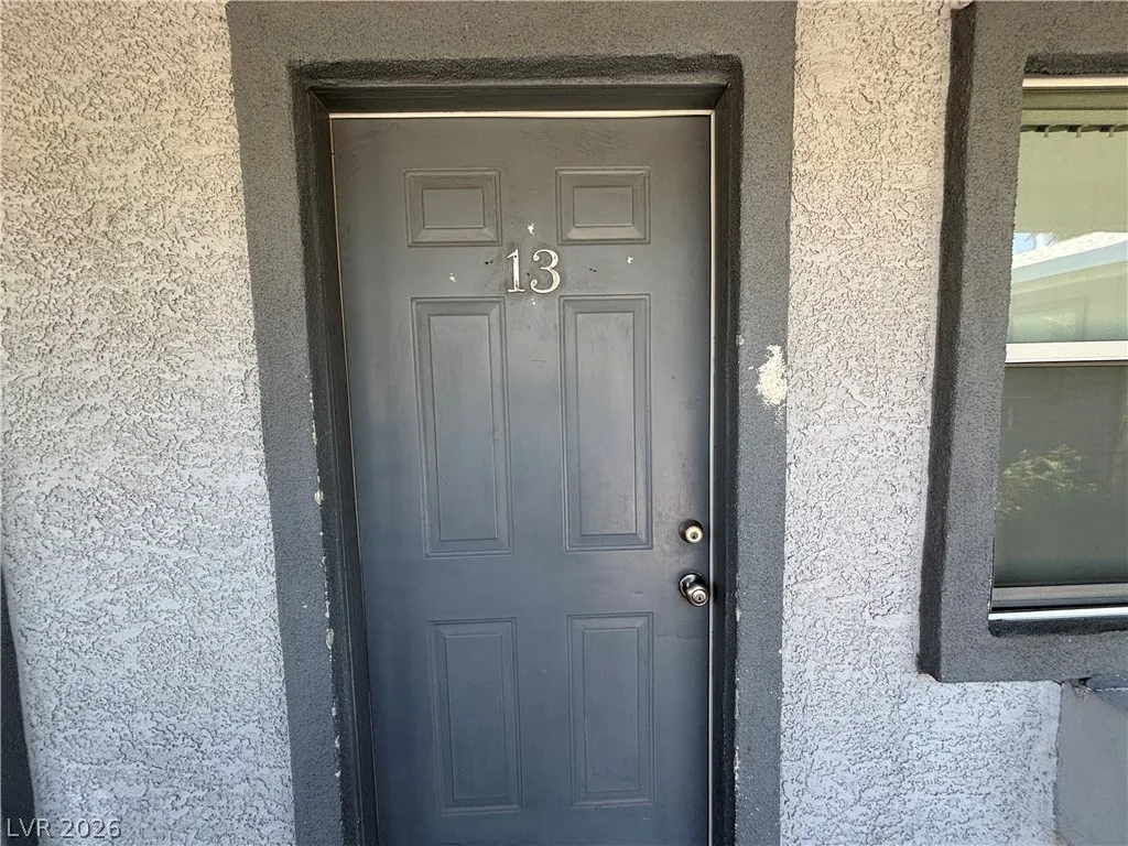 1401 East Carson Avenue 13 — photo 2