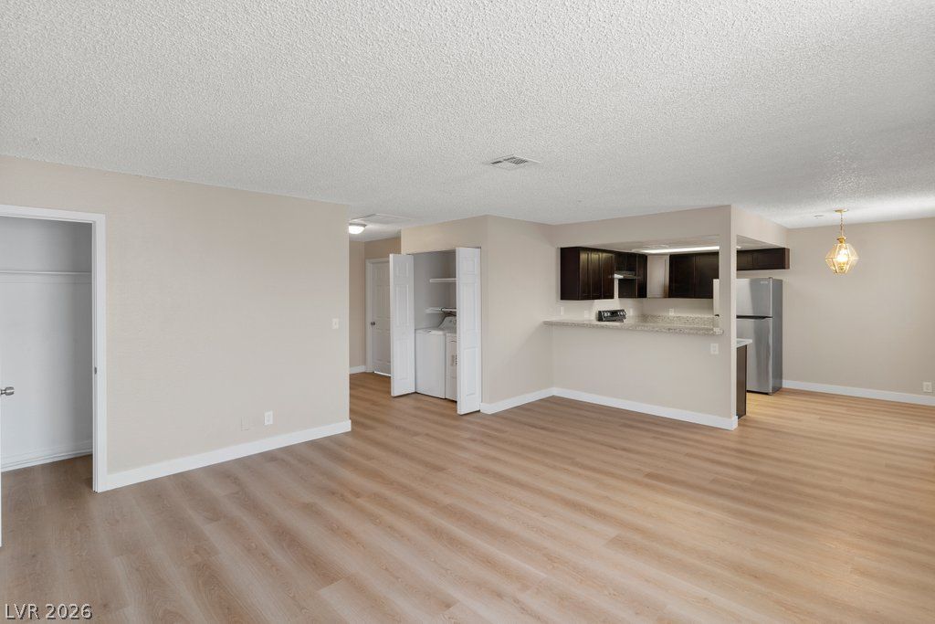 4851 East Craig Road — photo 4