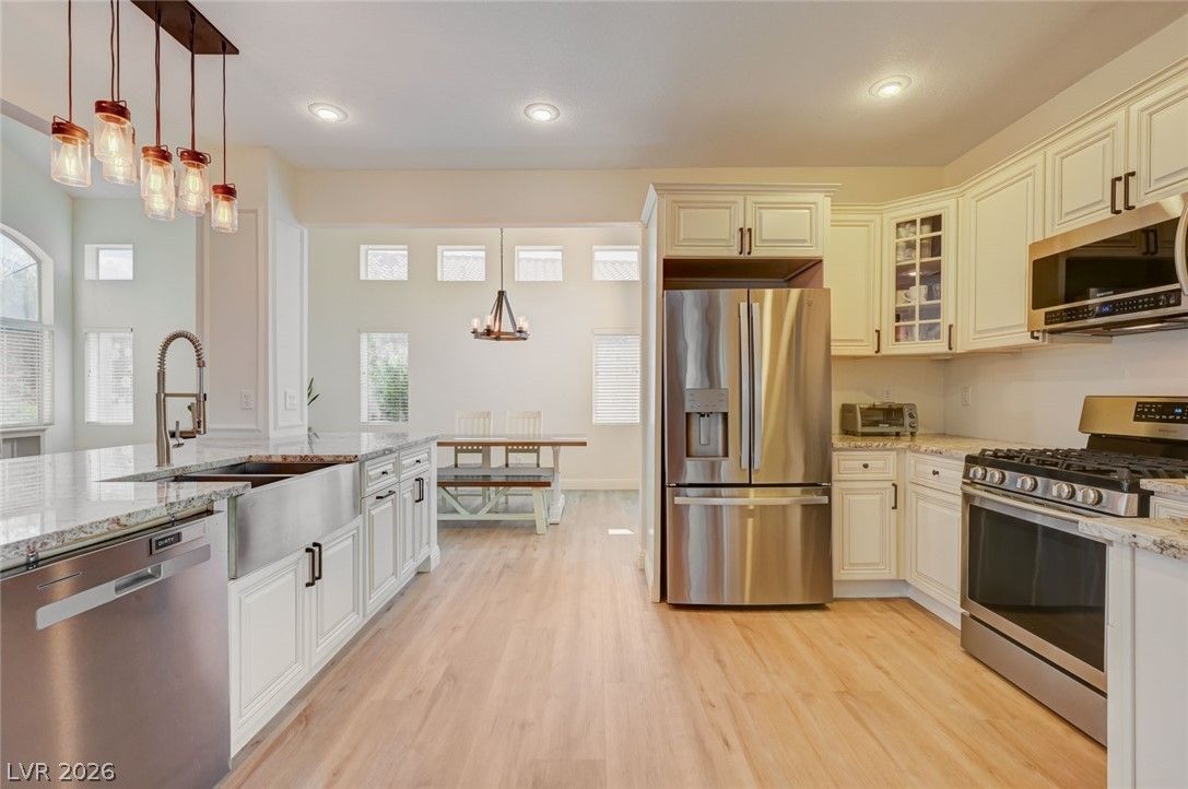 254 Redwing Village Court — photo 2 of 40