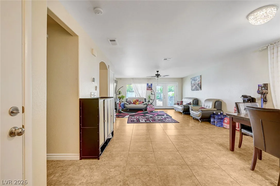 1119 Emerald Stone Avenue — photo 2