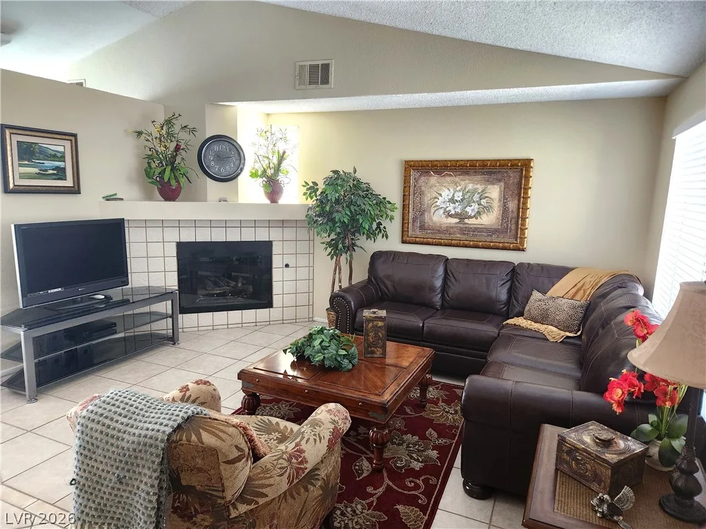 3332 Canyon Lake Drive — photo 2