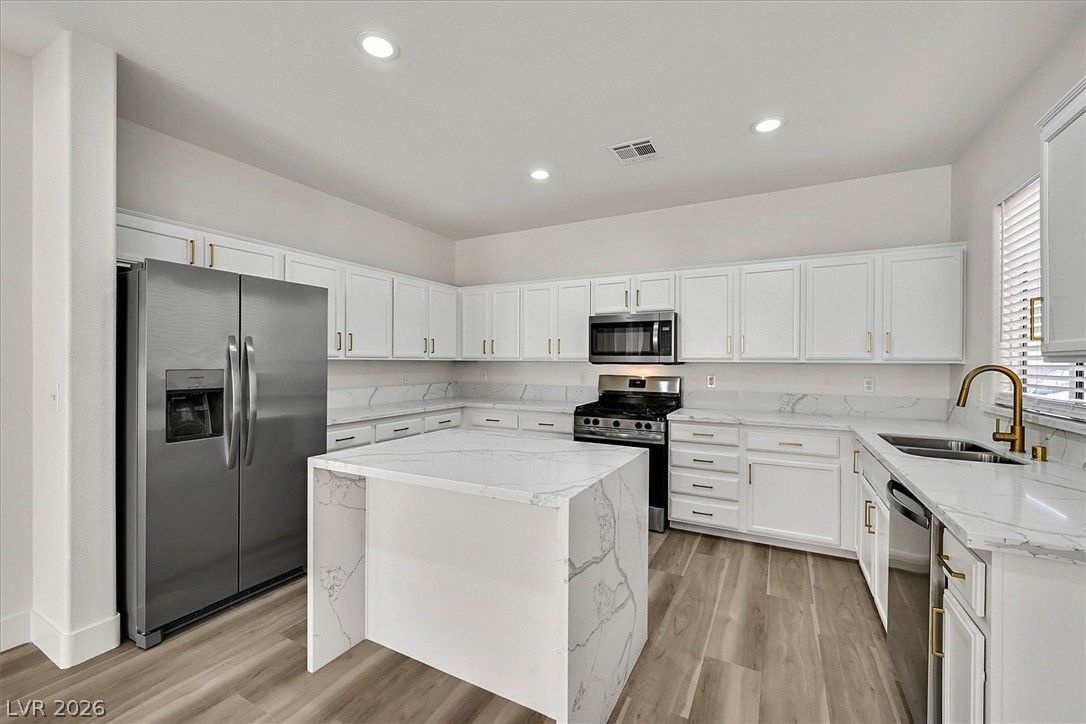 709 East La Madre Way — photo 2
