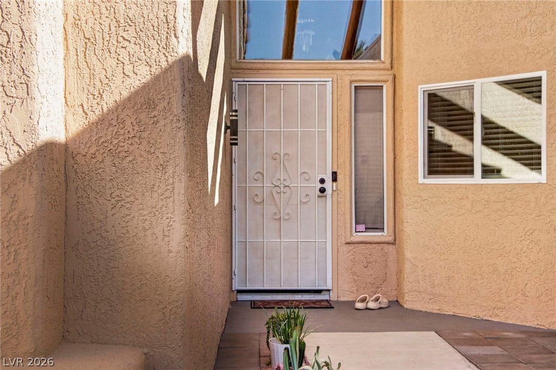 9621 Blue Bell Drive — photo 3 of 24