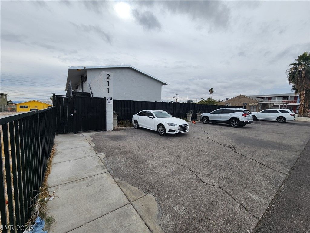 211 South 13th Street 4 — photo 1