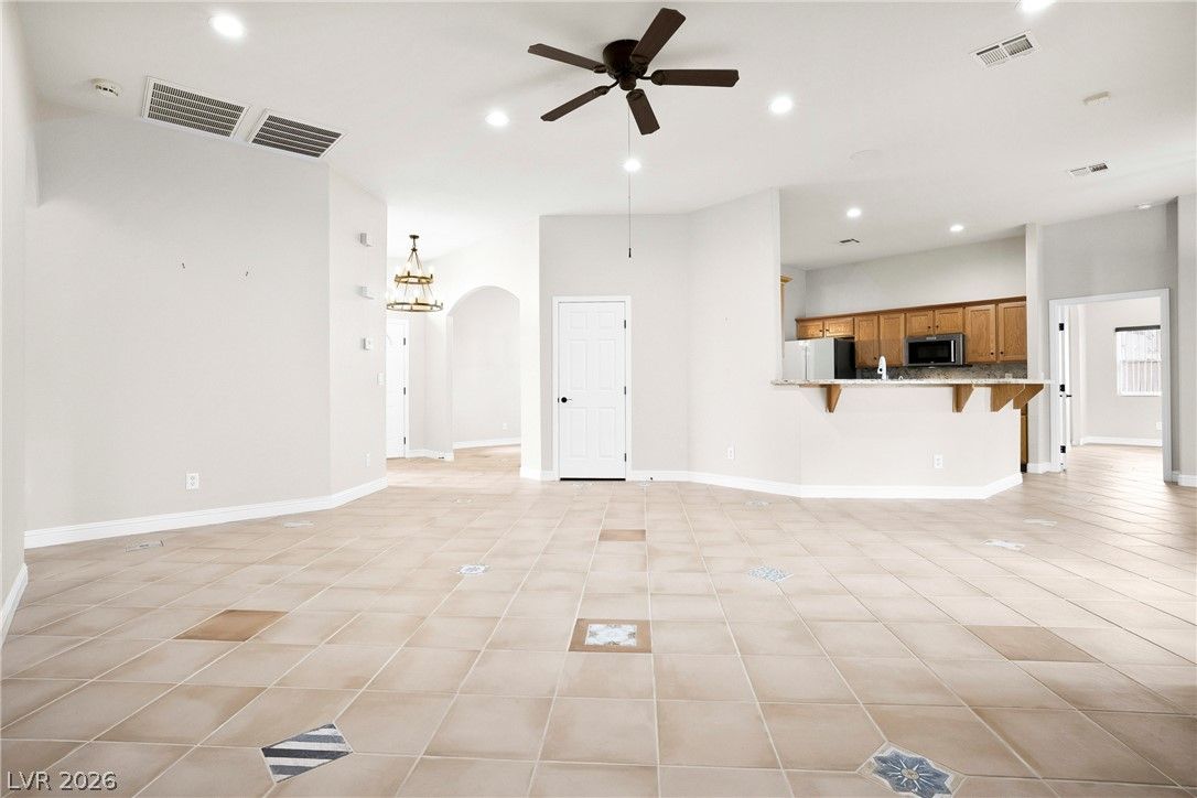824 Sandsprings Street — photo 2