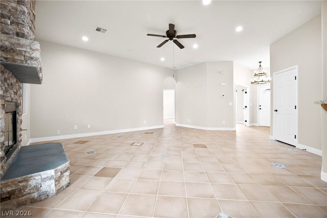 824 Sandsprings Street — photo 3