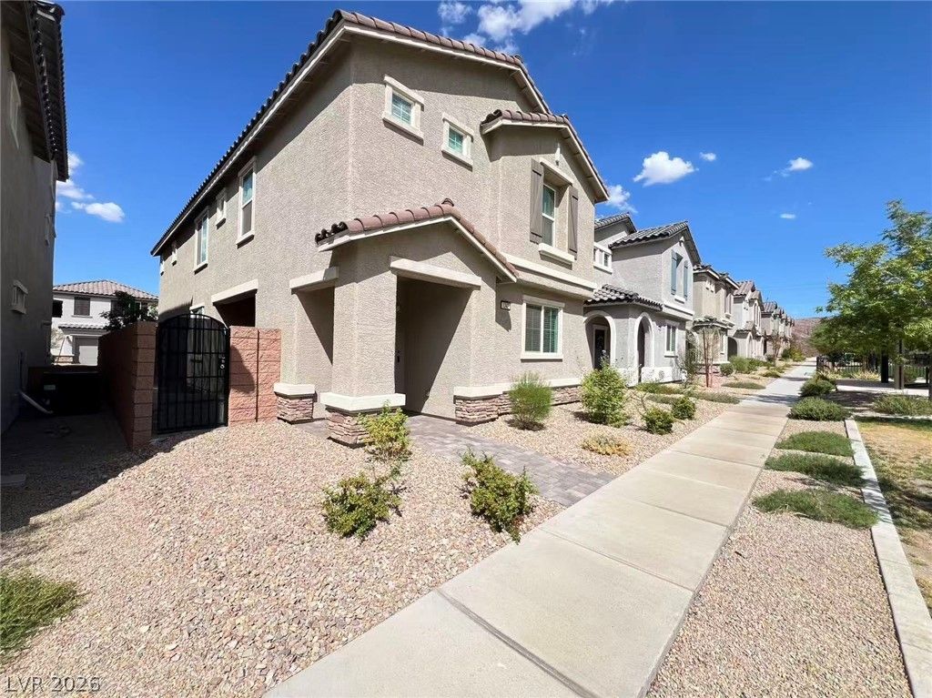 1347 Graphite Avenue — photo 2