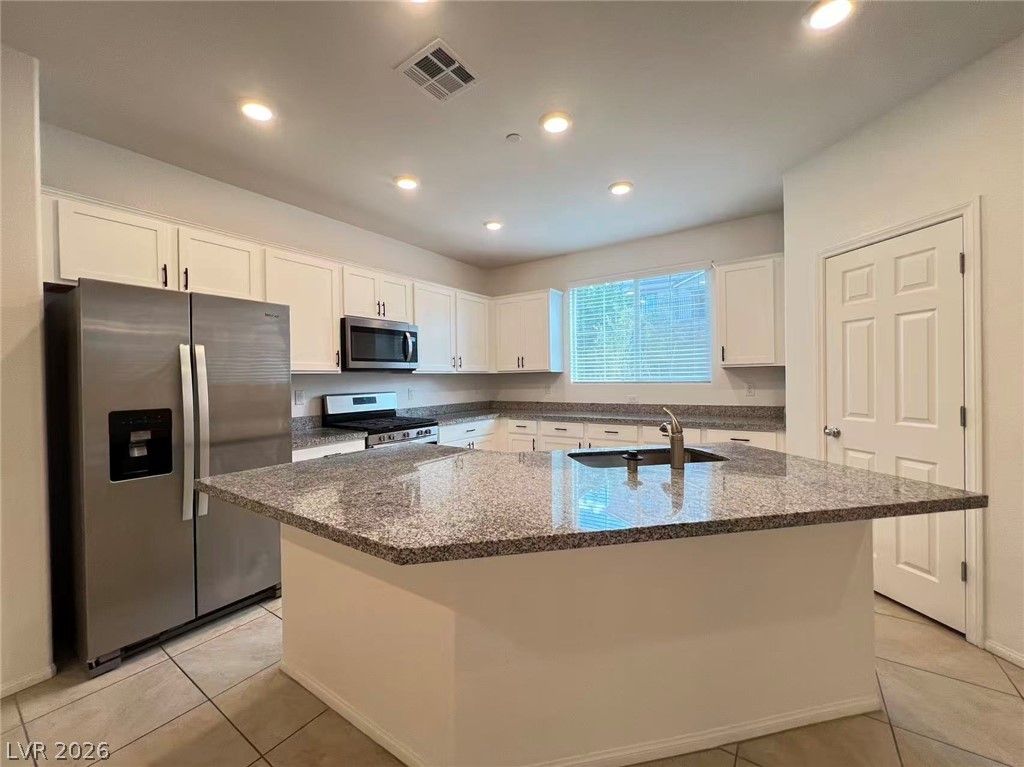 1347 Graphite Avenue — photo 4