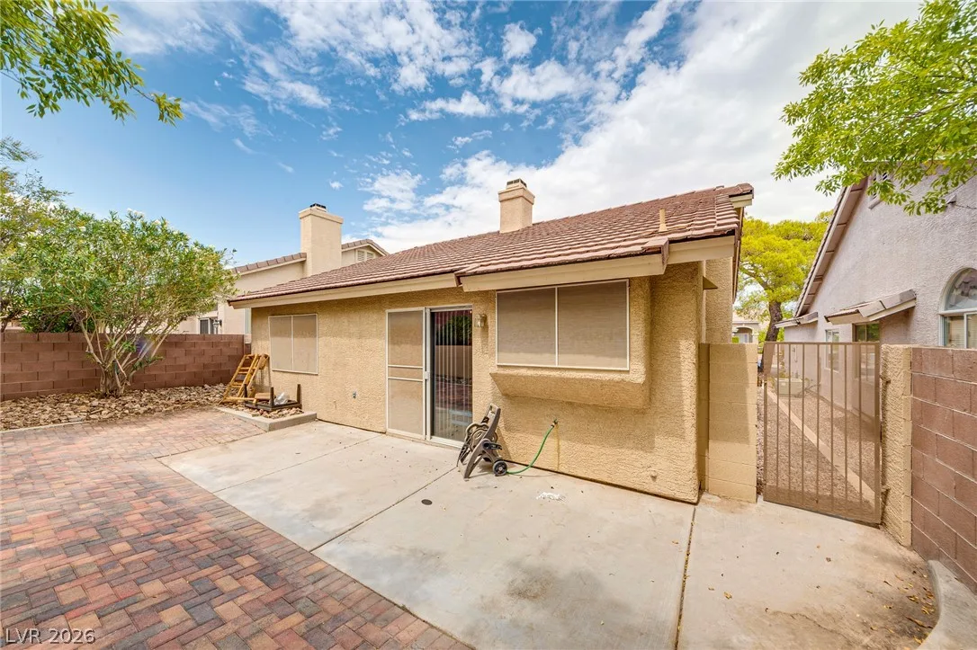 9829 Panorama Cliff Drive — photo 2