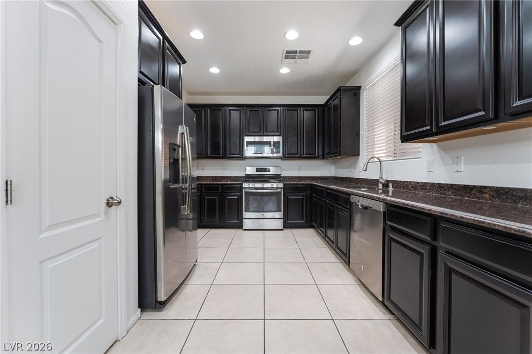 9353 Pink Stargazer Avenue — photo 4