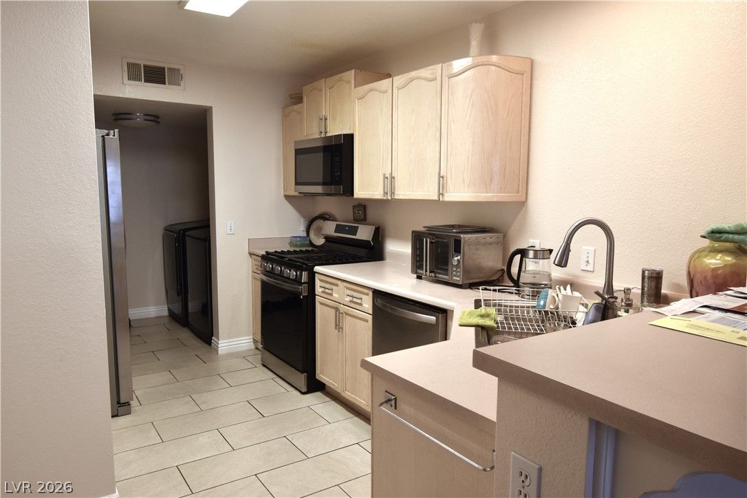 8064 Teresita Avenue — photo 5 of 15