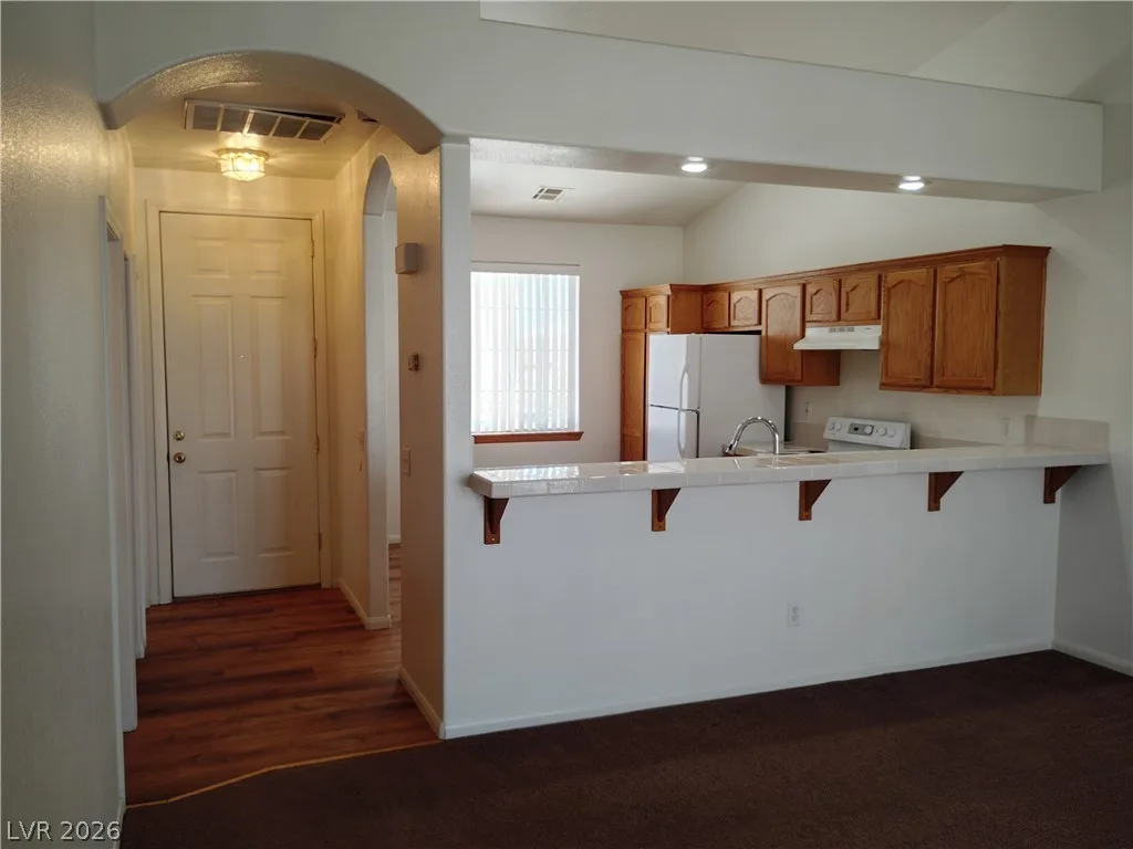 1420 East Pocahontas Avenue 4 — photo 4