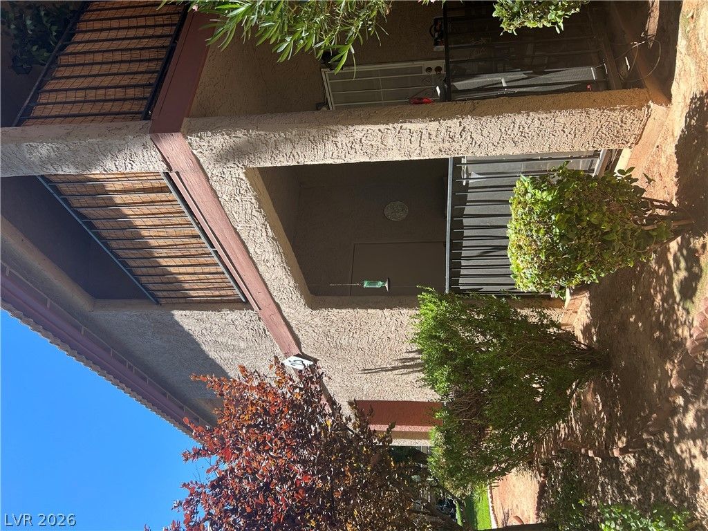 5576 West Rochelle Avenue 25B — photo 3 of 3