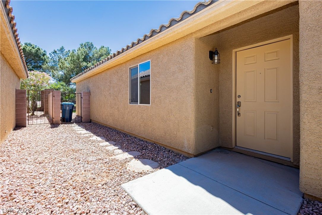 5657 Harbour Pointe Avenue — photo 4