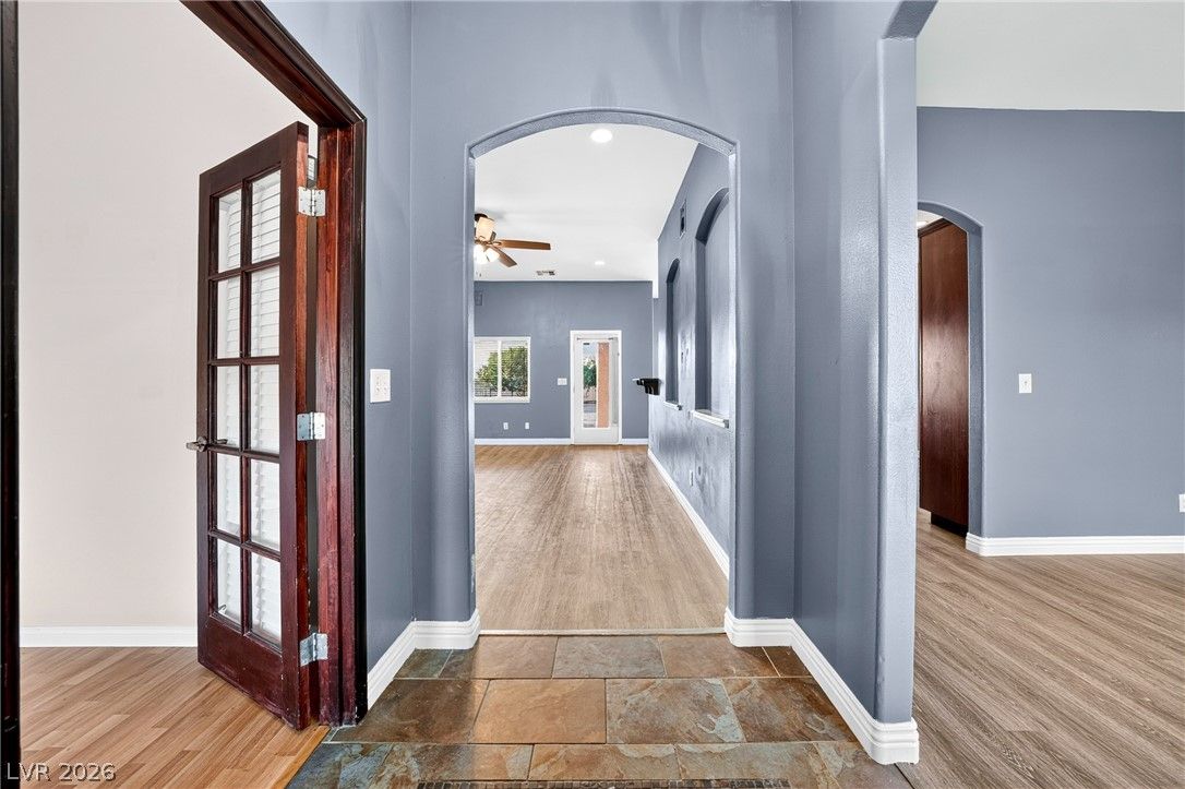 580 East Hickory Street — photo 3 of 56