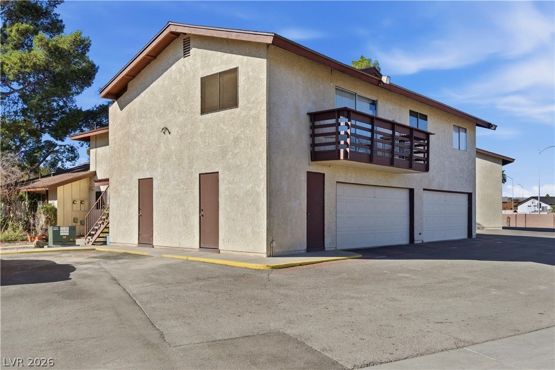 2341 Wooster Circle B — photo 3 of 10