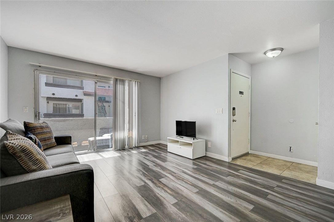 1455 East Katie Avenue D11 — photo 2