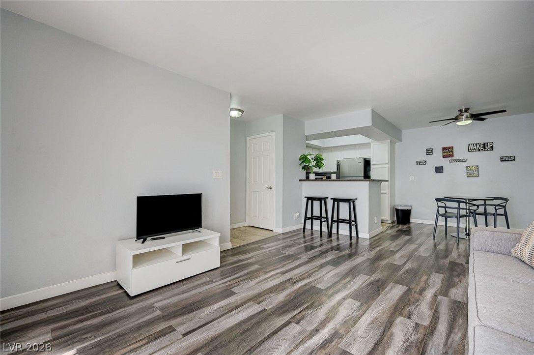 1455 East Katie Avenue D11 — photo 4