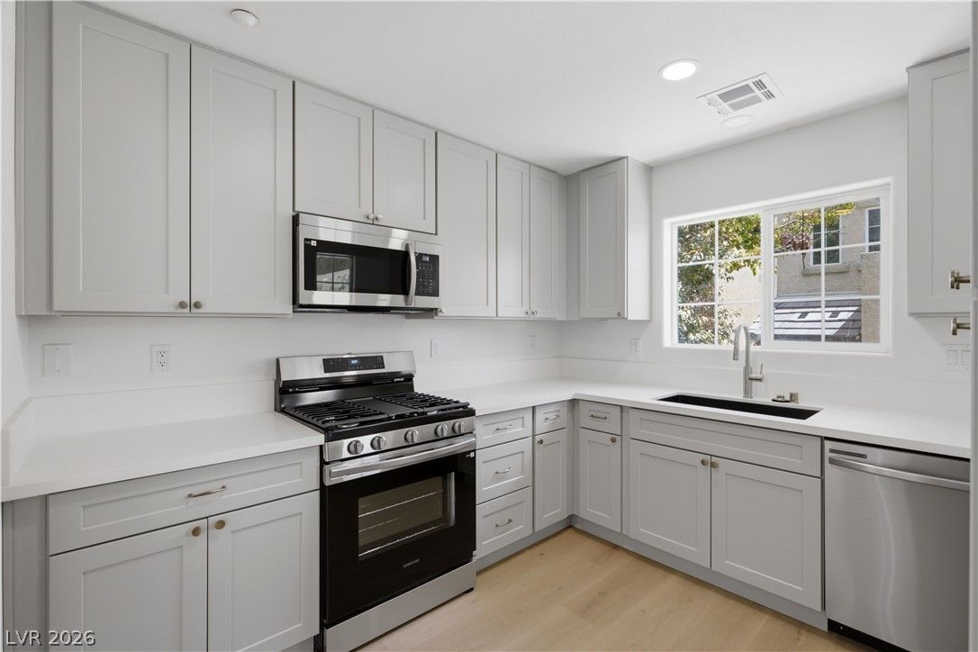 7404 Delicious Court — photo 4 of 38