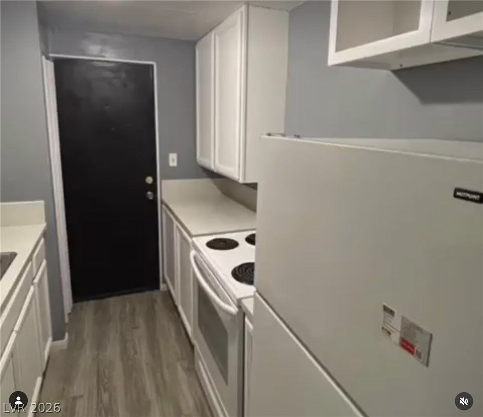 1417 Manzanita Way 1419 — photo 4 of 7