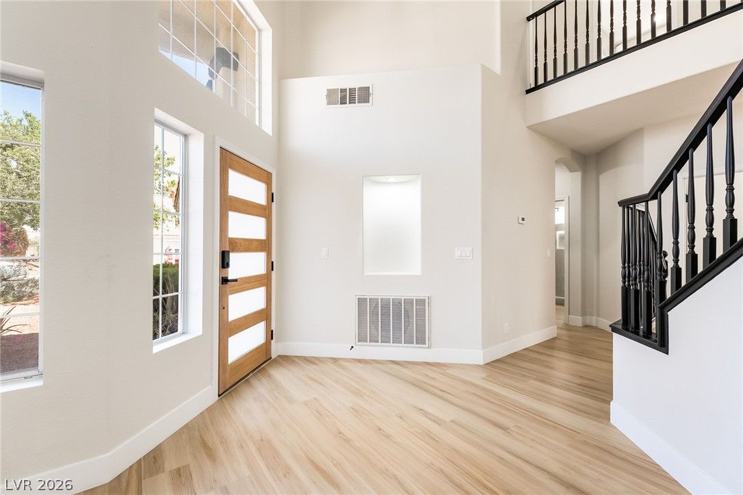 1293 Silver Knoll Avenue — photo 2