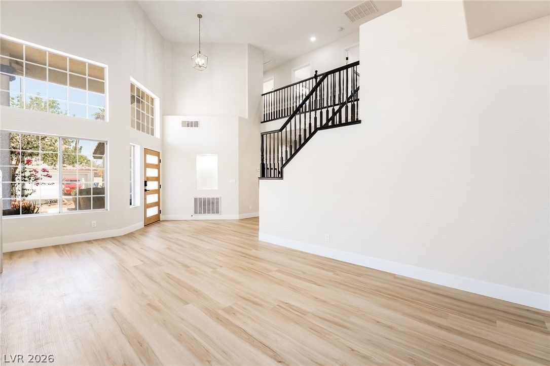 1293 Silver Knoll Avenue — photo 3