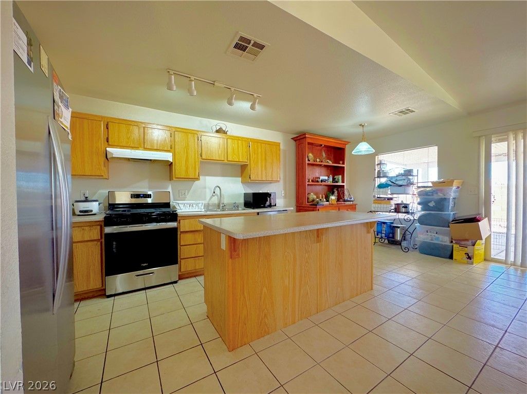 5218 Jungle Orchard Street — photo 4 of 28